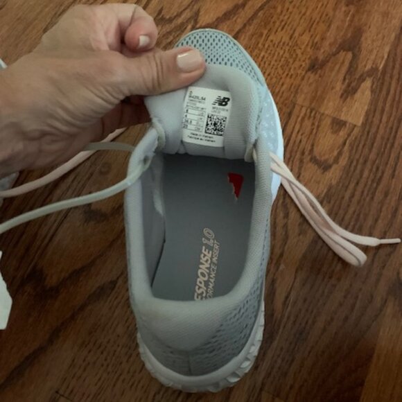 Brand new and never worn New Balance Response 1.0 sneakers wide - Picture 4 of 4